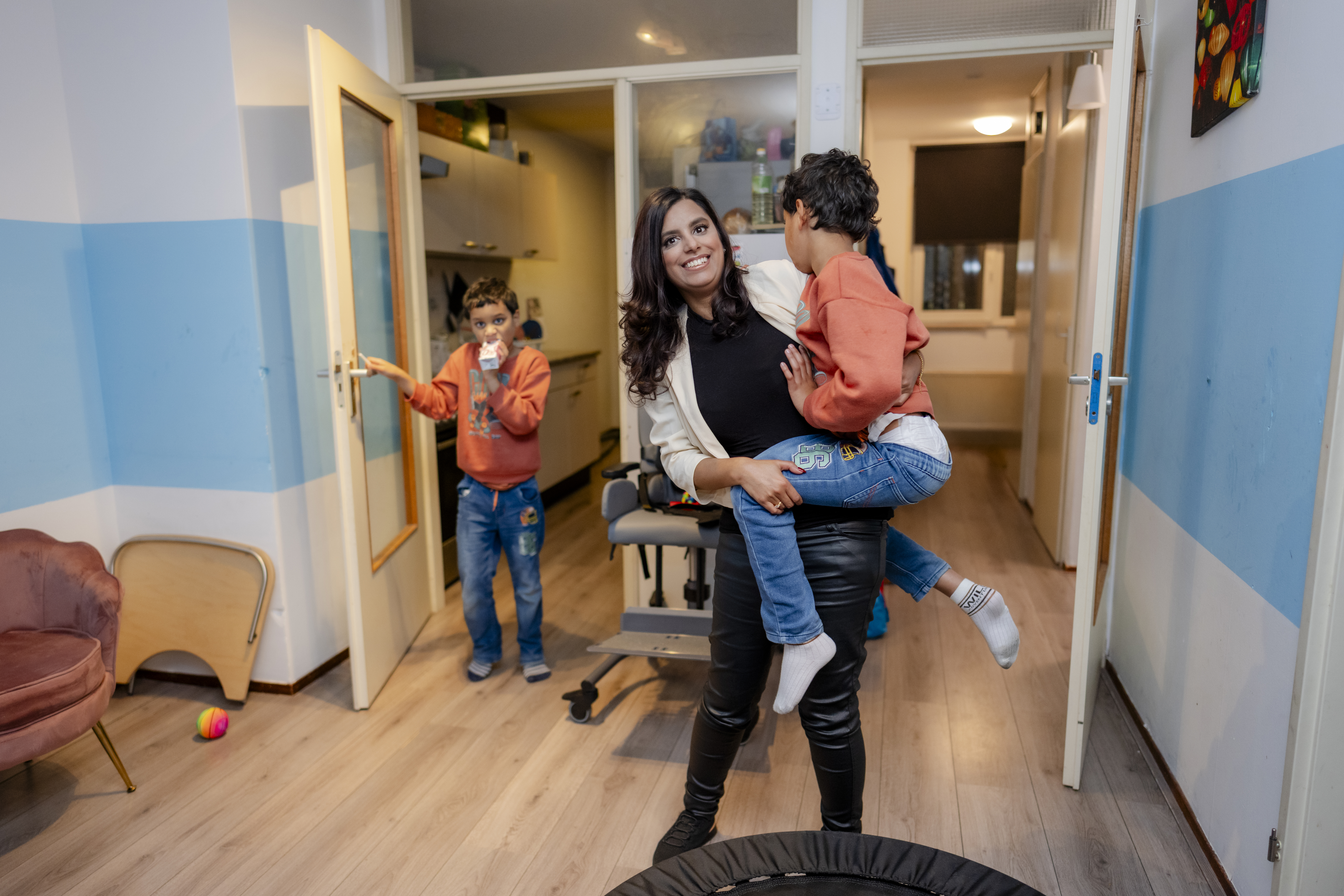 Sarita met haar kinderen